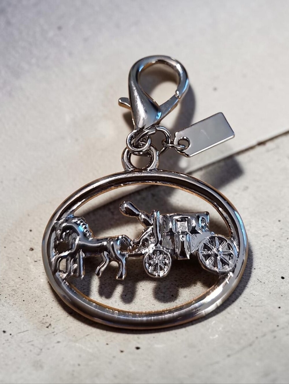 Sassified  Boutique Nwt  Silver Horse & Carriage Charm Key Fob - Picture 3 of 3